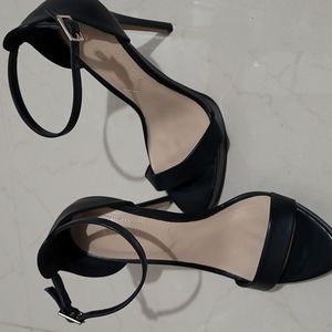 ALDO black platform heels size 6